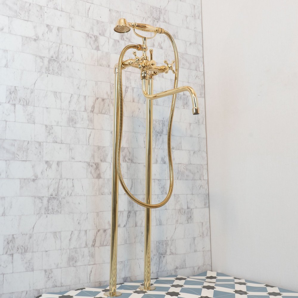 Floor Mount Brass Bathtub Faucet Detail